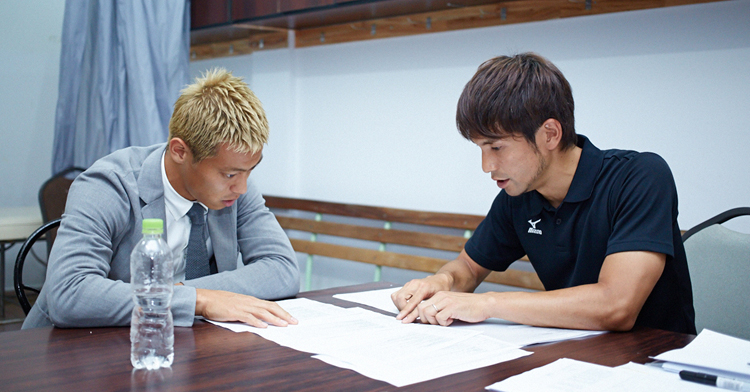 1.UPDATE Update daily curriculum, including Keisuke Honda. 2.NEEDFUL What are the 3 elements that Keisuke Honda feels are particularly necessary for the training age. 3.TRAINING MENU Prepare a training menu according to scheel year or personal level.